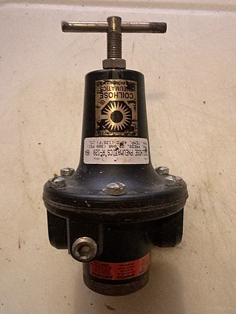 COILHOSE PNEUMATICS Compressed Air Regulator 1/4" NPT 250Max psi Heavy-Duty8802L