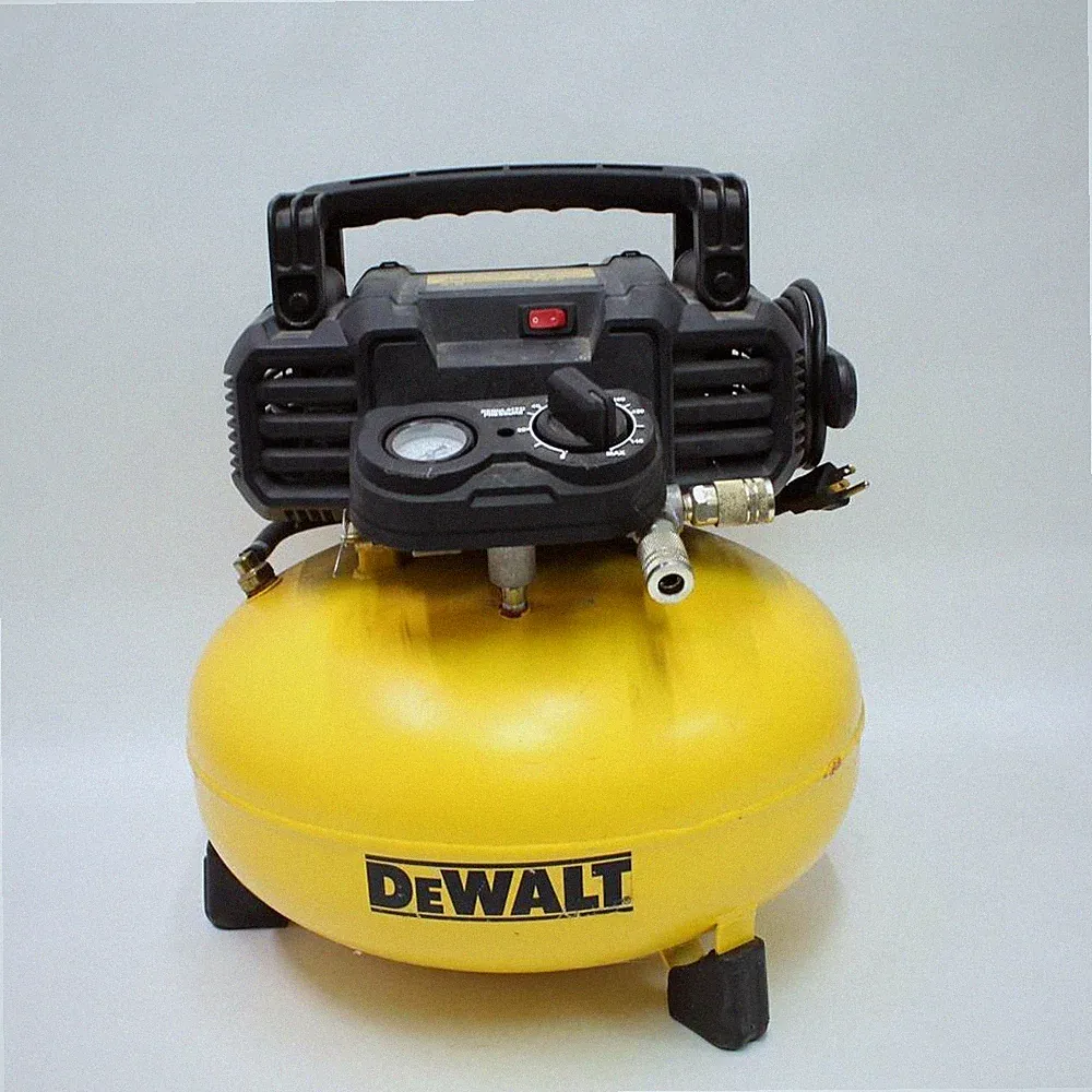 Dewalt DWFP55126 Heavy Duty 6-Gallon 165 PSI Pancake Compressor